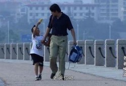 老爸快跑全集在线观看,温馨家庭喜剧，笑中带泪的亲情之旅